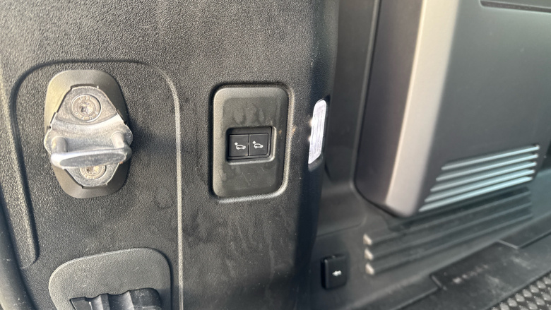 Land Rover Defender 2.0 D200 110 5dr Auto Diesel Estate